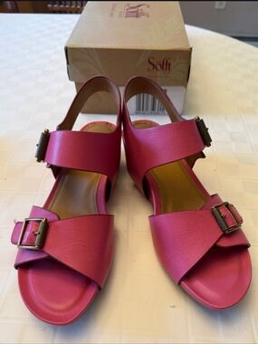 Sofft Pink Leather Sandals Size 7